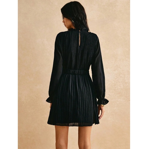 Black Boho Mini Pleated Dress Belted, Elastic, Long Sleeve - Picture 9 of 13